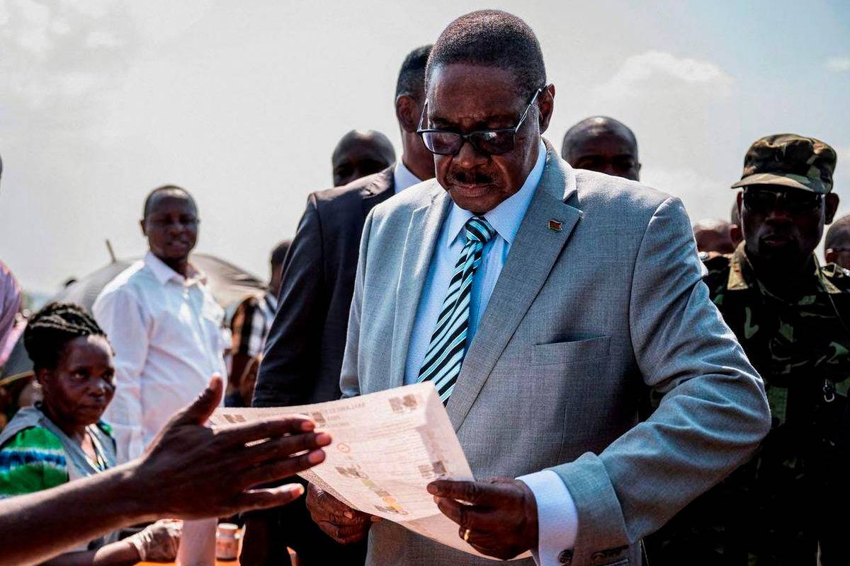 Malawi's Mutharika sworn in for second term as president