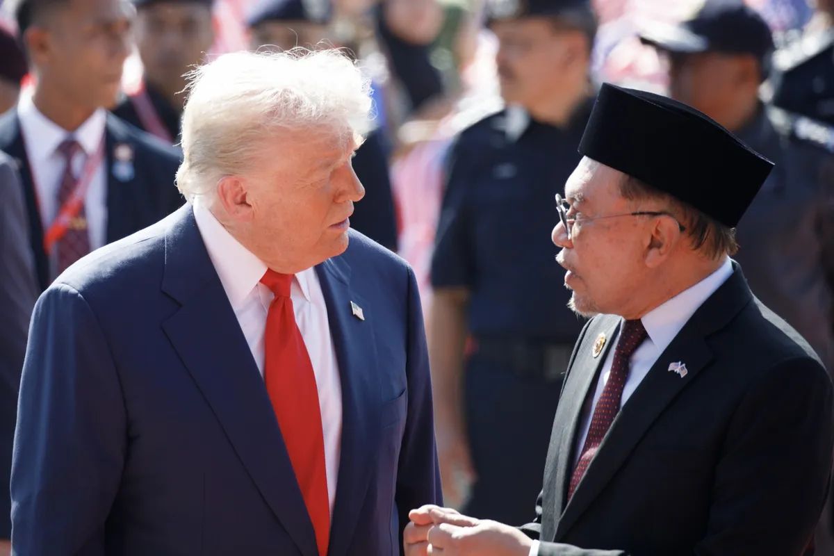 Anwar-Ibrahim-Donald-Trump-ASEAN-Summit-2025-1