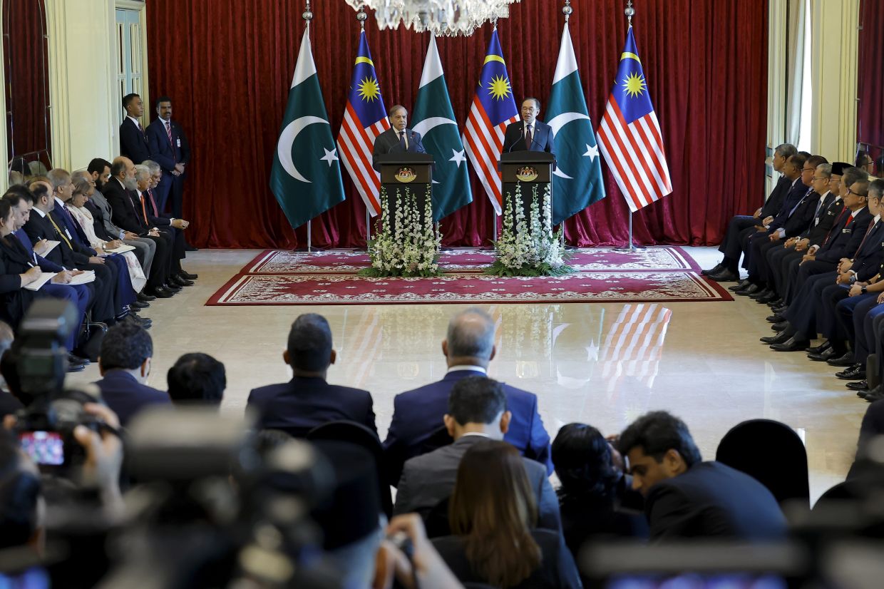 Malaysia, Pakistan to strengthen cooperation in defence, aviation, healthcare and cybersecurity