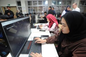 Mohon pertimbang bantuan kewangan bagi pelajar program AI