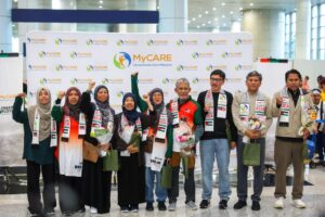 Nine Malaysians freed by Israelis get new phones, courtesy of PM