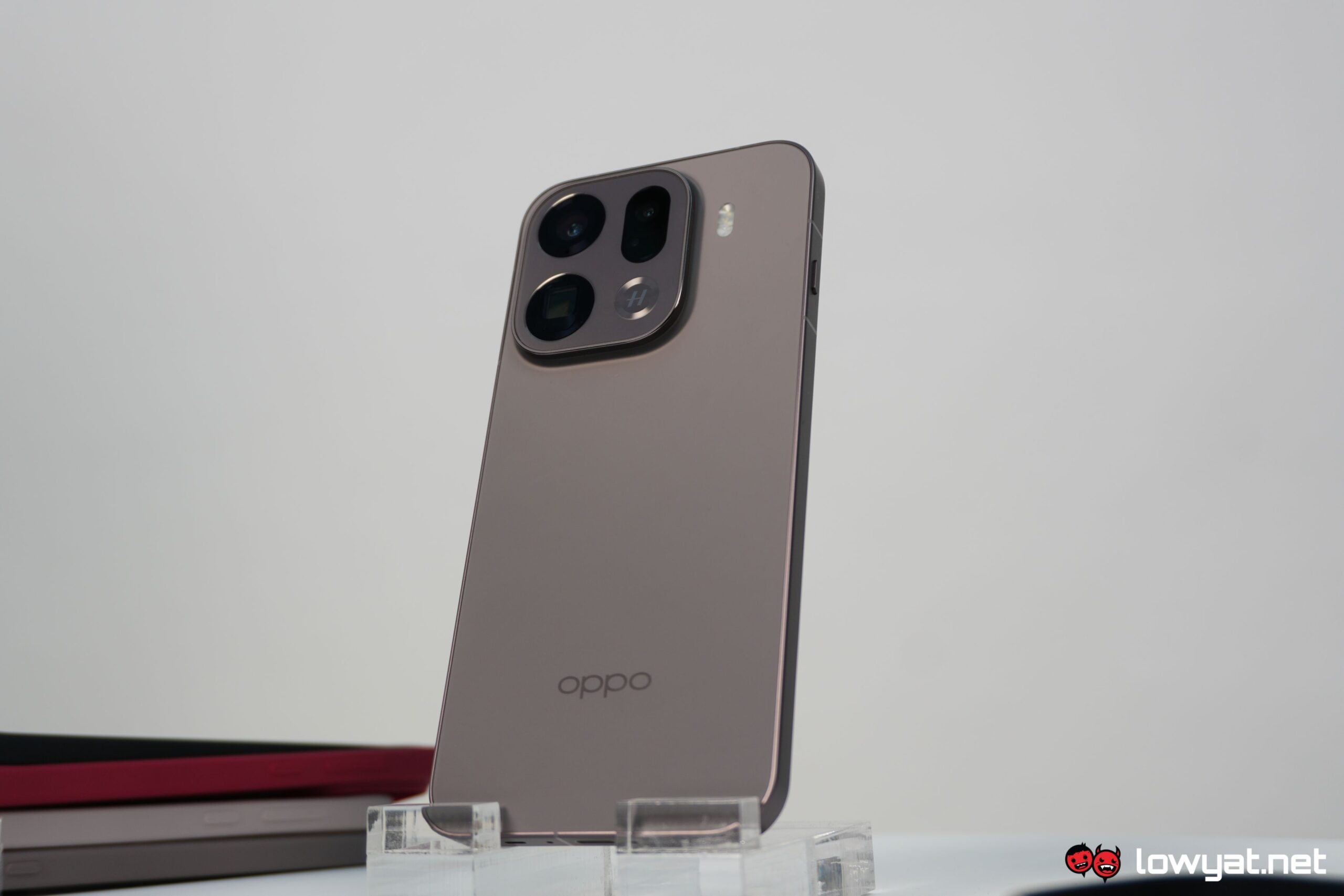 Oppo Find X9 Pro Hands On: Pushing The Boundaries Of Mobile Photography