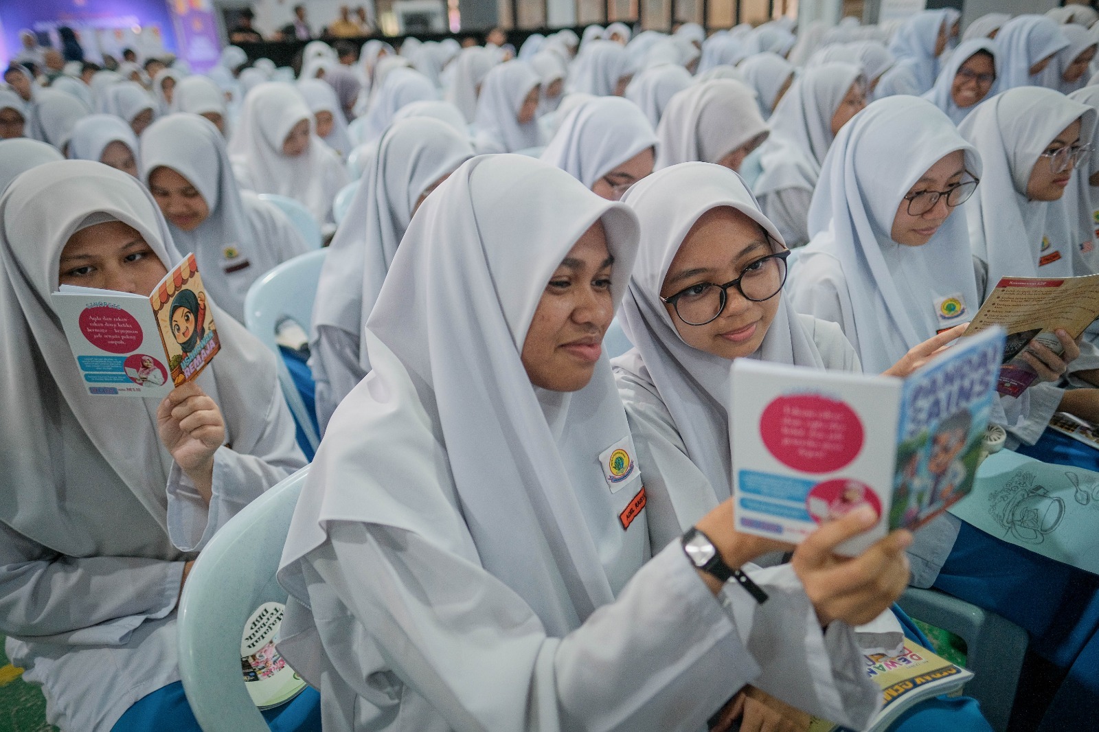 PARLIMEN: Generasi kini rapuh kerana semua takut bertindak