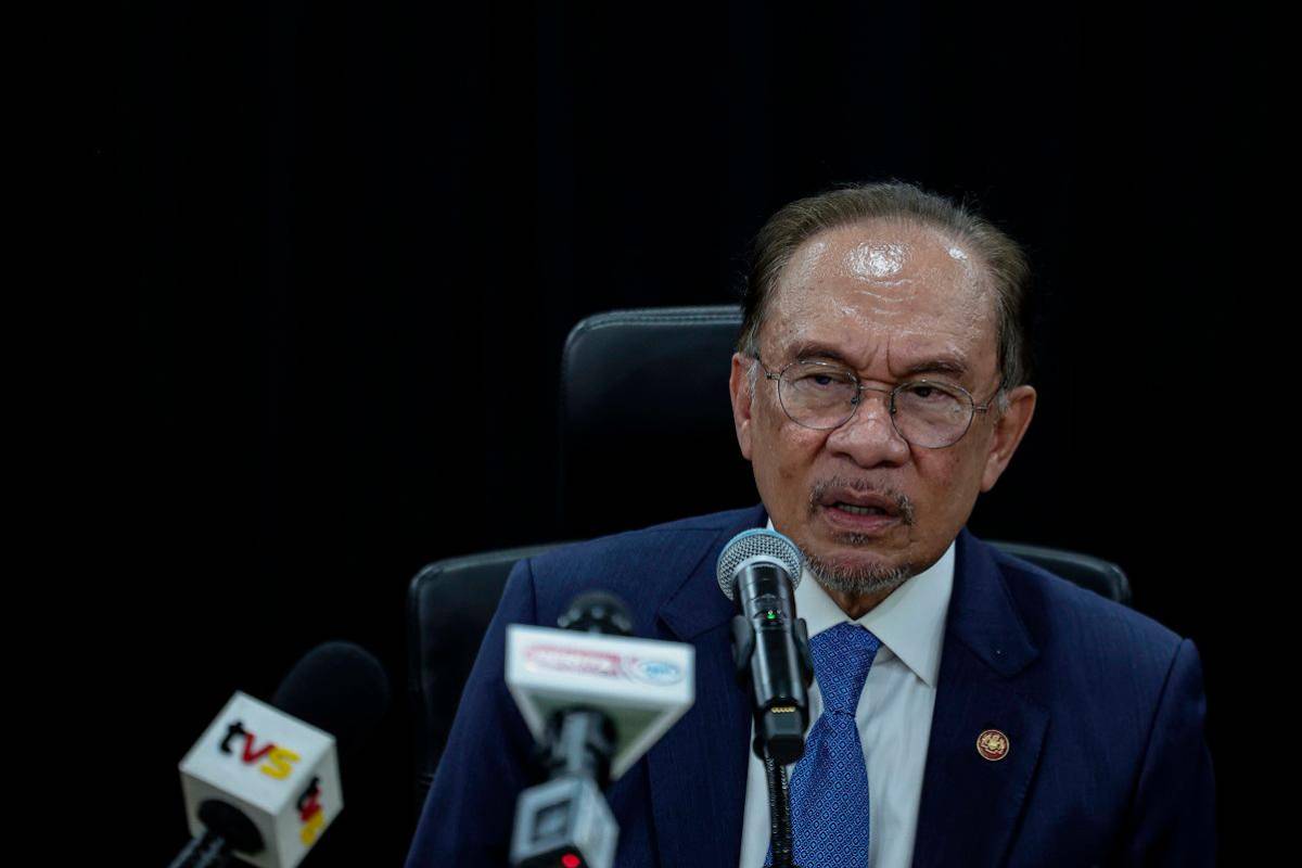 PM Anwar assures protection for officials fighting corruption