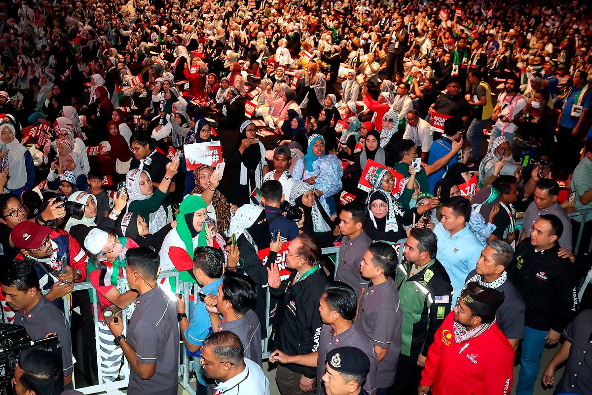 PM Anwar tiba di Himpunan Solidariti Bersama Gaza di Axiata Arena