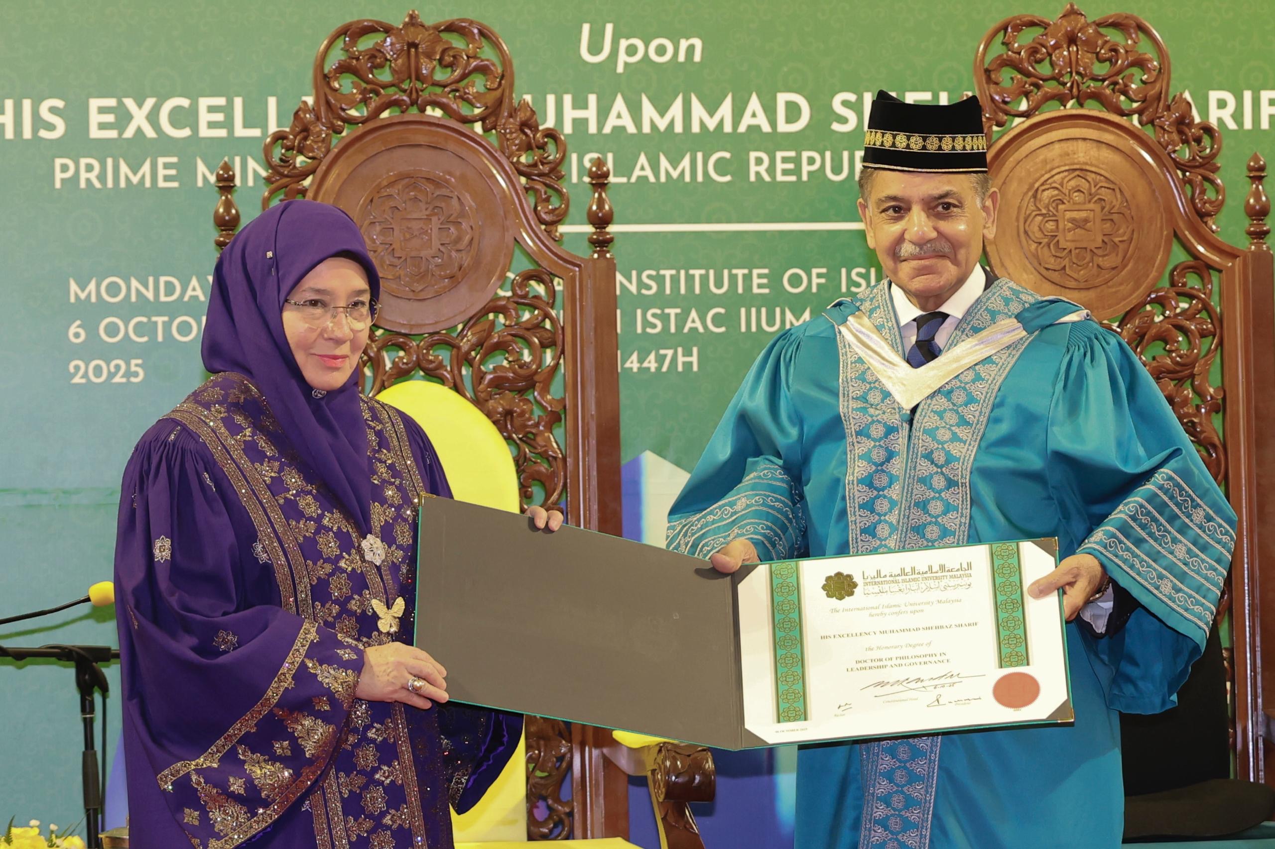 PM Pakistan terima Ijazah Kehormat Doktor Falsafah UIAM