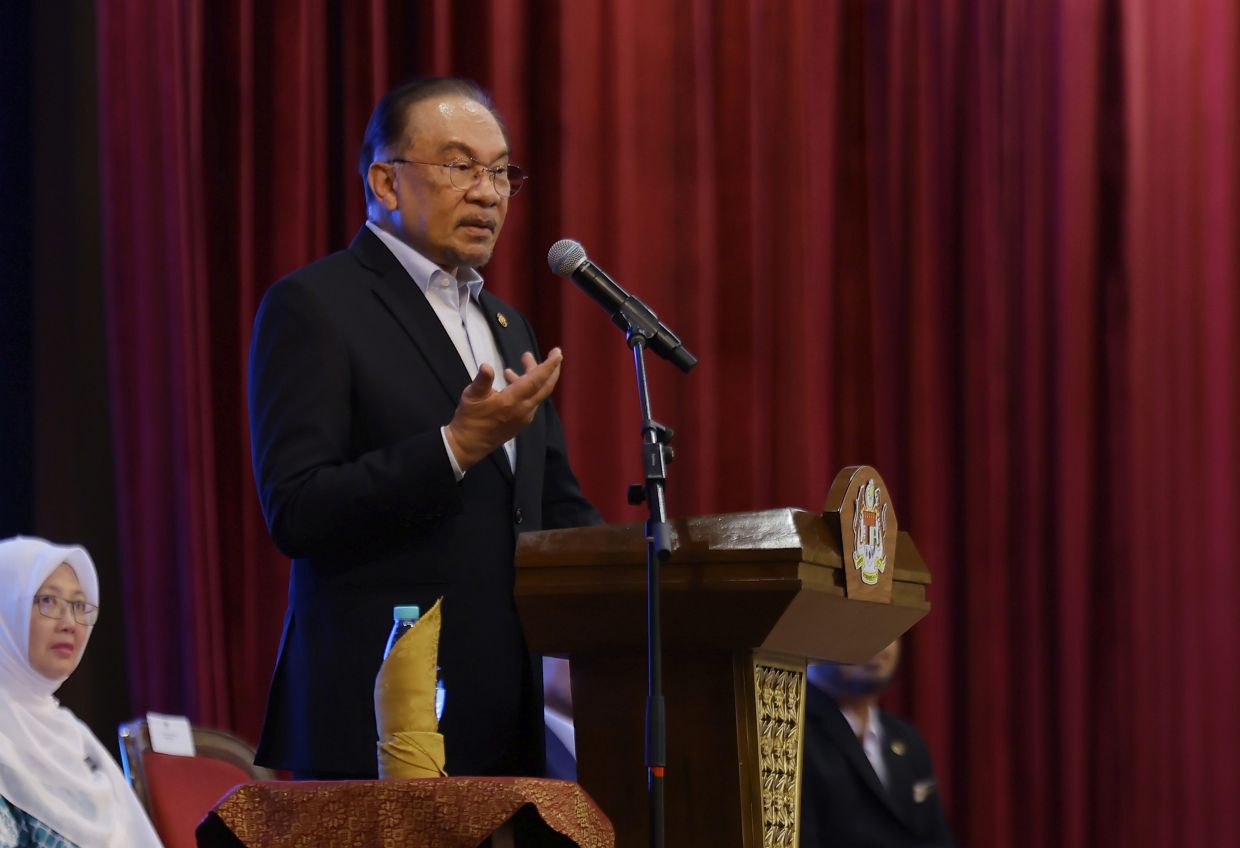 PM pledges protection for officials who act against graft