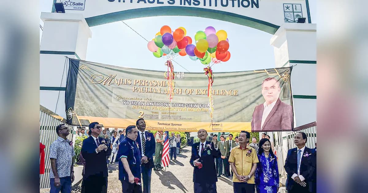 Paulians unite to build arch of excellence