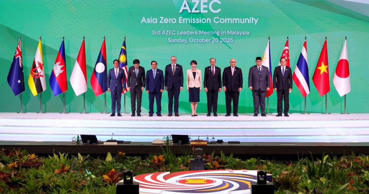 Peace pact, new member mark historic start to 47th Asean Summit