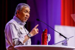 Pearly-Thinaah juara Terbuka Artik 2025 terima ucapan tahniah TPM