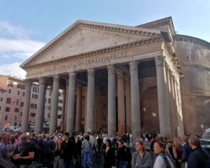 Pelancong Jepun maut jatuh dari Pantheon