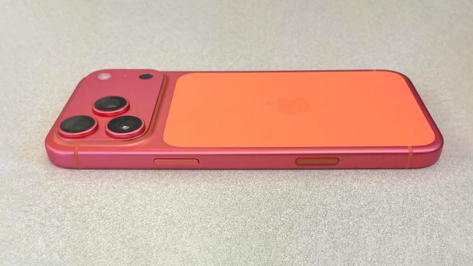 Pemilik Apple iPhone 17 Pro Melaporkan Isu Peranti Berubah Warna