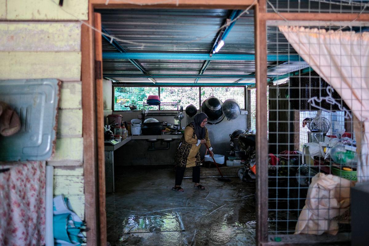 Penduduk gesa naik taraf, besarkan saliran parit dan sungai