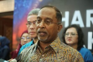 Pengecualian yuran pengajian kepada pelajar kurang mampu