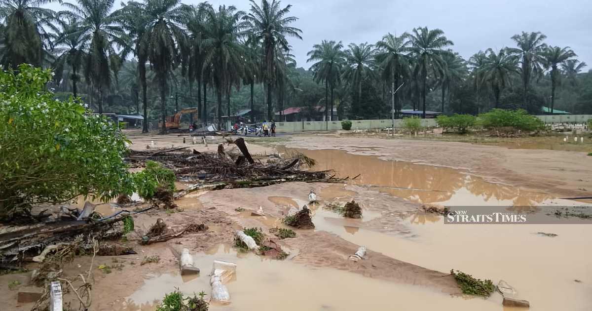 Perak floods: Strong currents wash away coffins, bodies in Bukit Gantang