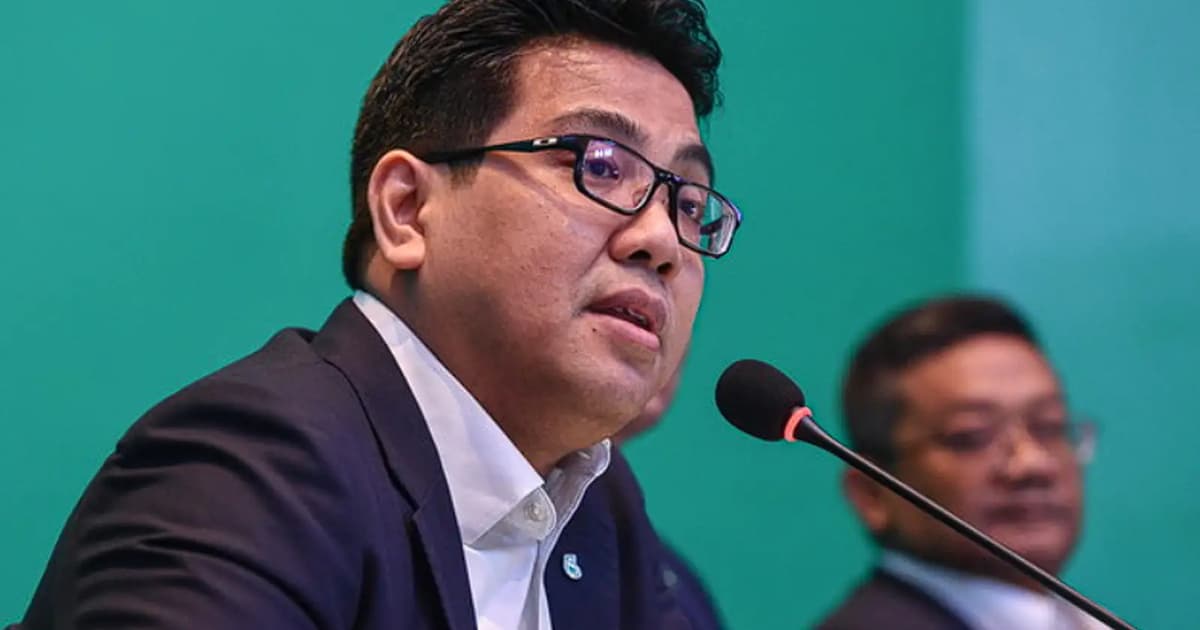 Petronas CEO says sorry for taking part in F1 champagne shower