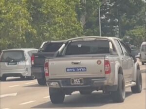 Polis siasat pikap tampal tulisan Hebrew