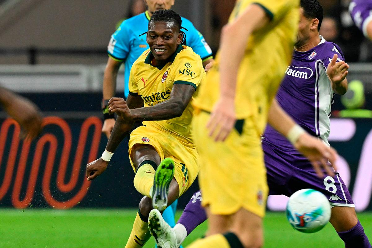 Rafael Leao fires AC Milan top of Serie A with brace against Fiorentina