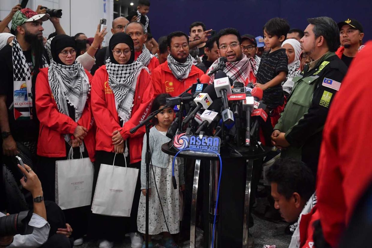 Returning 23 GSF volunteers get new phones