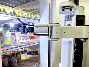 Robot Menyusun Stok Barangan Kedai Serbaneka Jepun Dikawal Pekerja Di Filipina