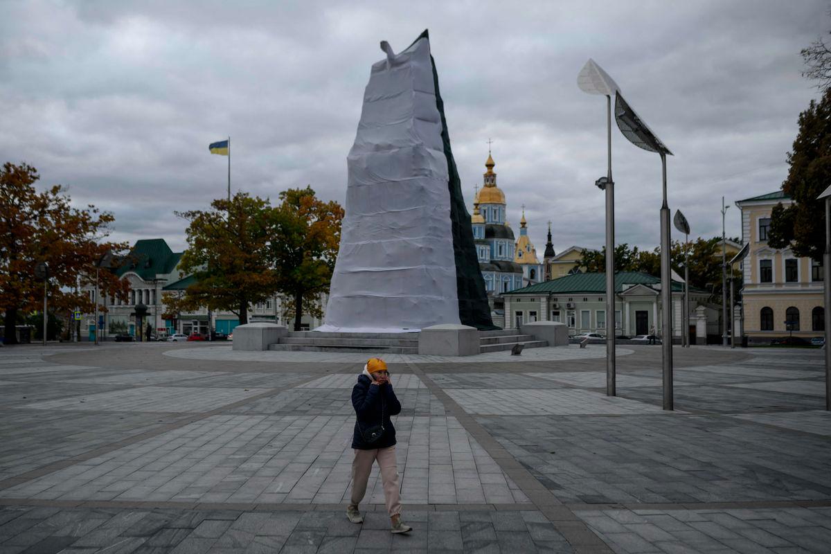 Russian attack on Kharkiv cuts power in three districts, mayor says