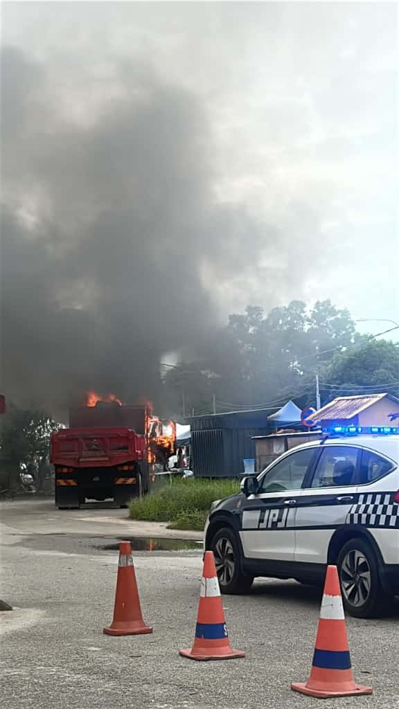 Sanggup bakar lori sendiri elak disita JPJ