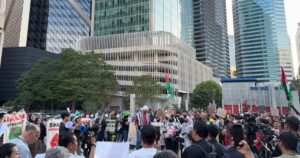 Second anti-Trump rally draws bigger crowd