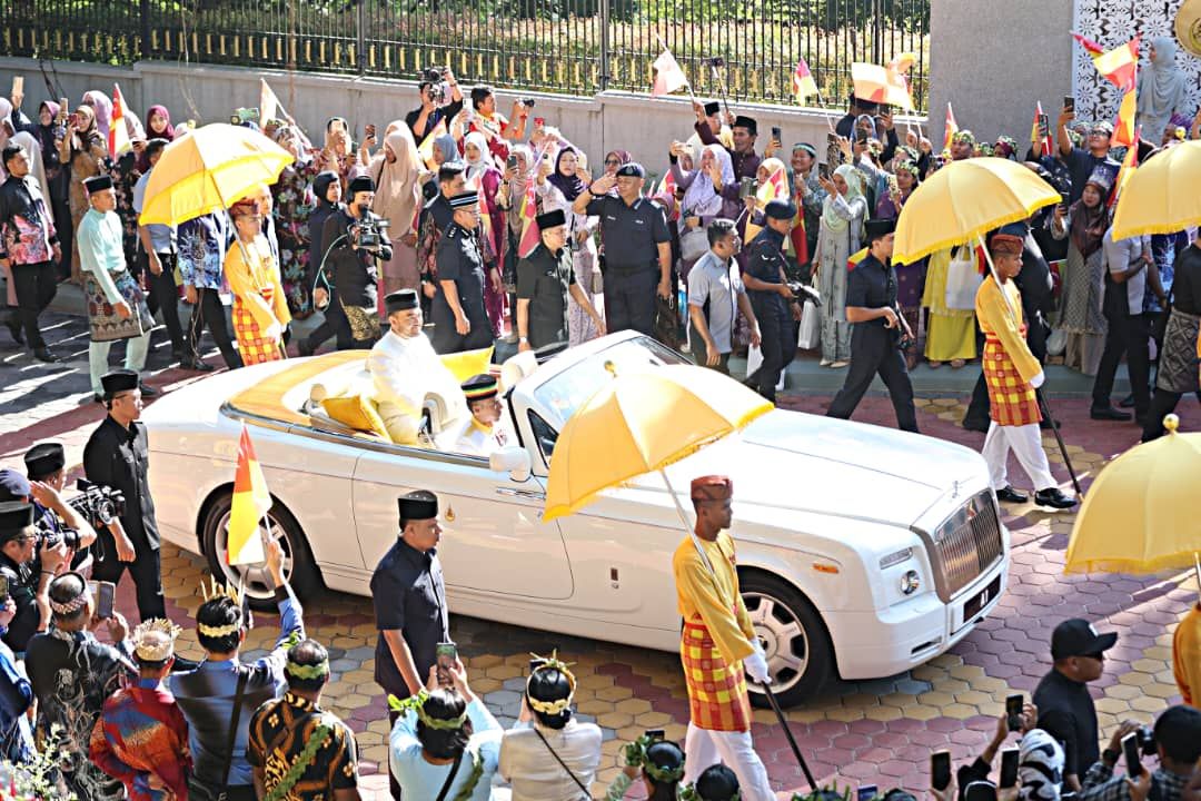 Selangor Crown Prince departs for akad nikah in royal motorcade