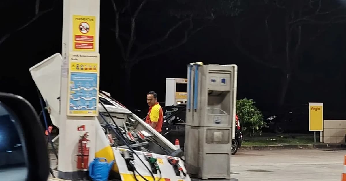 Singaporean drives away with pump attached at JB kiosk