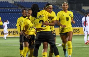 Skuad remaja wanita bermula cemerlang