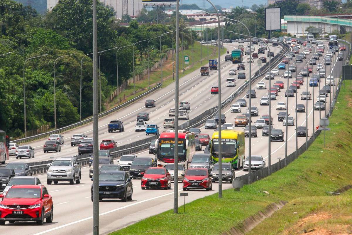 Slow traffic on highways ahead of Deepavali holiday