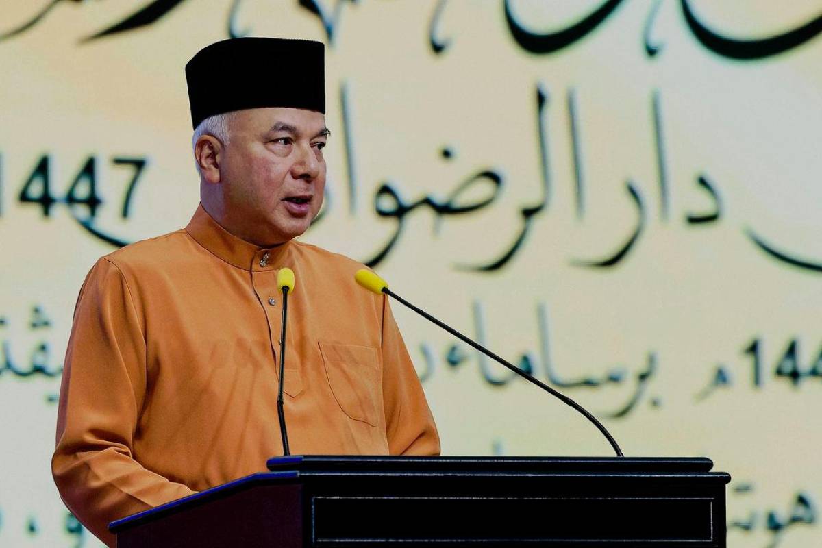 Sultan Nazrin receives RM14.3 million in business tithe from seven firms