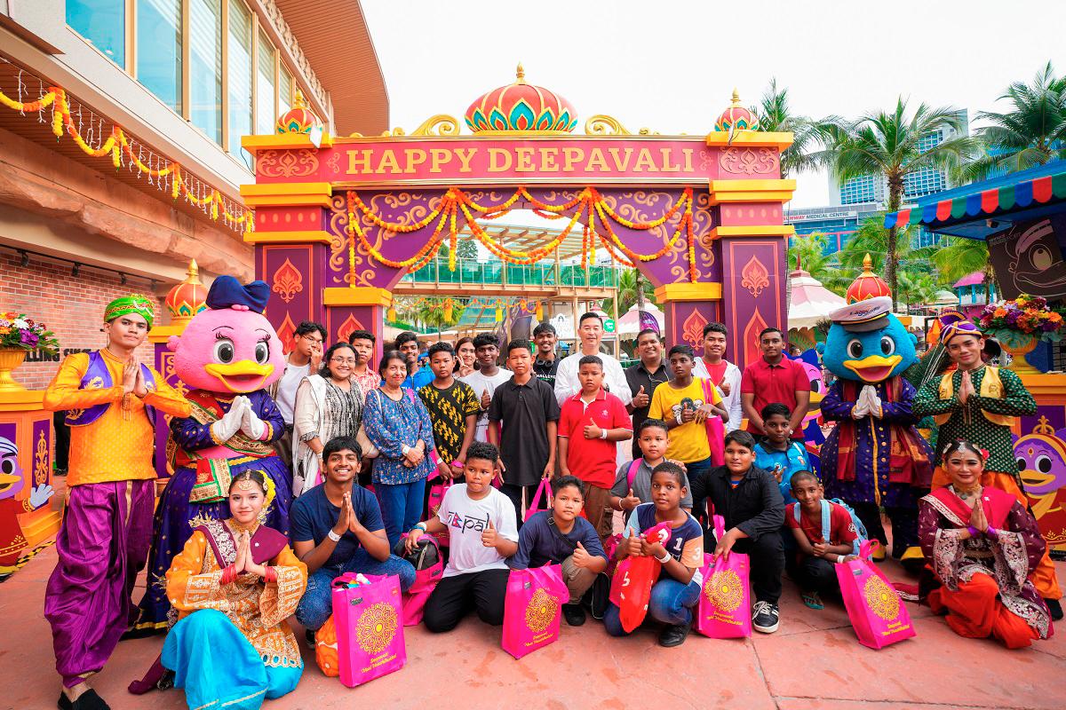 Sunway parks host grand Deepavali celebration with fireworks