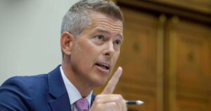 Tensions flare between Musk and Nasa over Moon mission