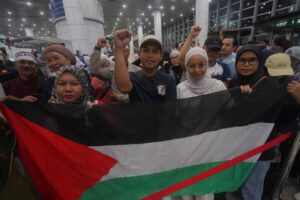 Teriakan dan sorakan ‘Hidup Palestin’ dan ‘Hancur Netanyahu’ bergema di KLIA.