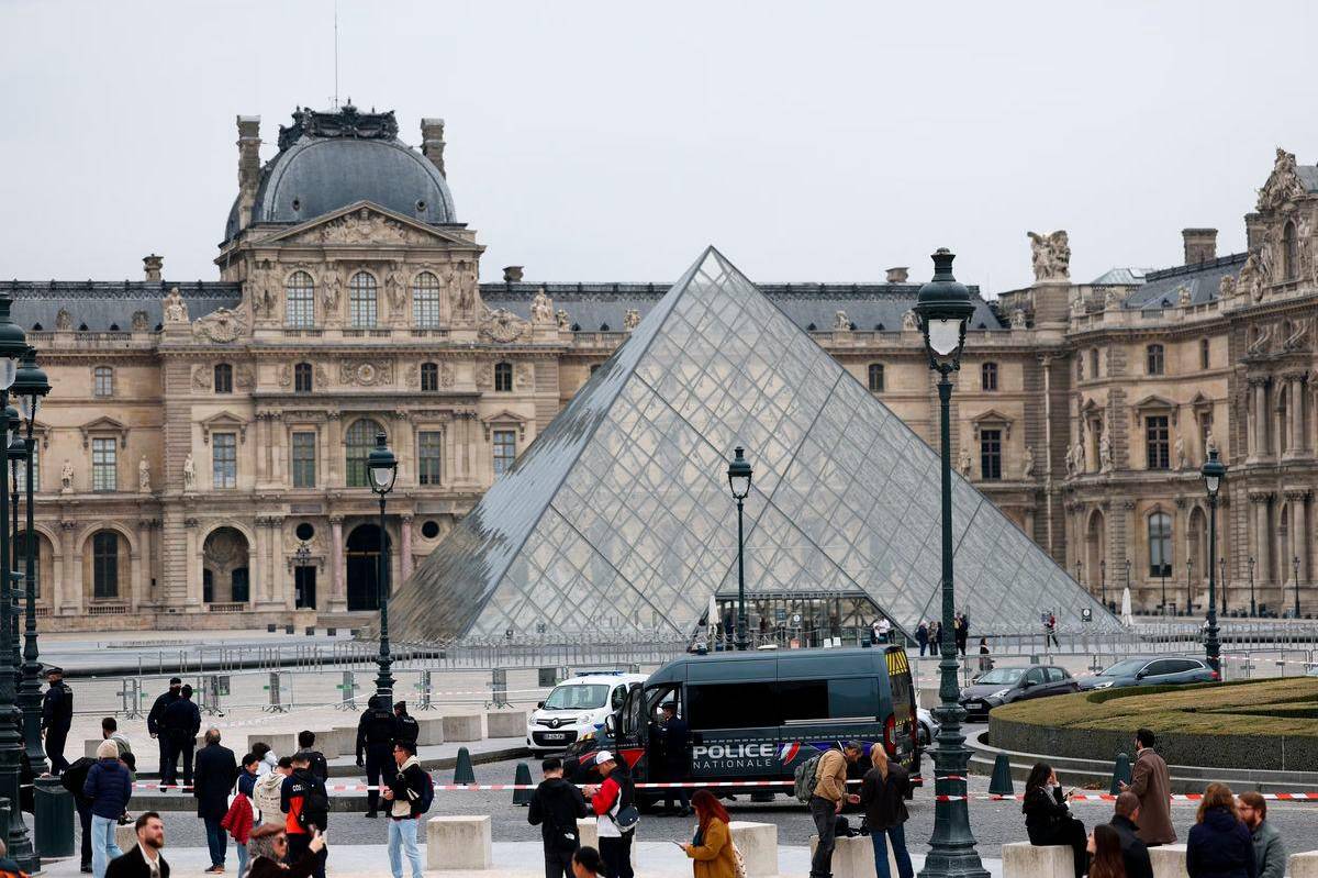 Thieves steal priceless jewels from Louvre museum in Paris heist