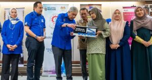 Think global, Zahid tells Bumiputera women entrepreneurs