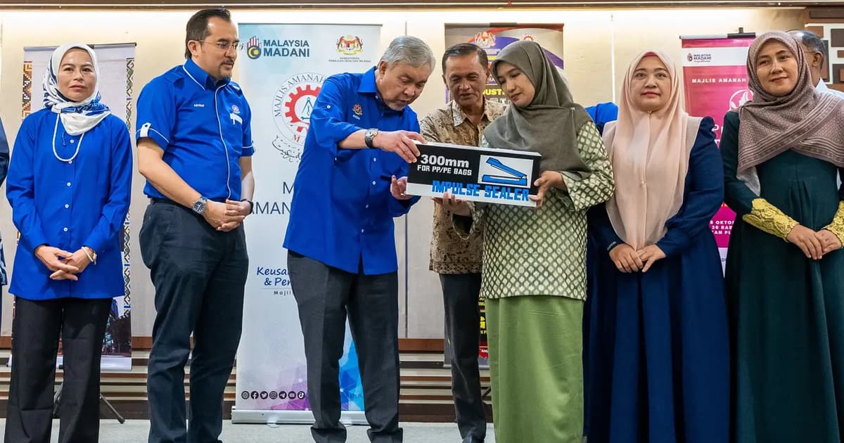 Think global, Zahid tells Bumiputera women entrepreneurs