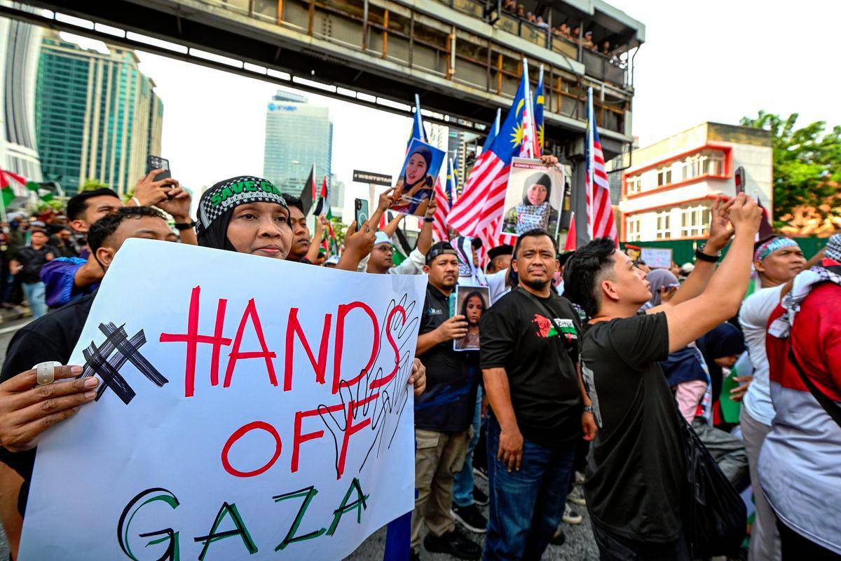 Thousands rally at US Embassy in Kuala Lumpur for Gaza flotilla volunteers