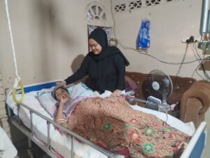 Tiga beradik mohon bantuan rawat ibu uzur