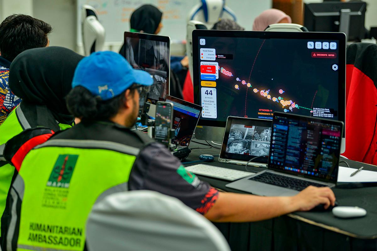 Tiga kapal GSF bawa rakyat Malaysia masih berhubung dengan SNCC