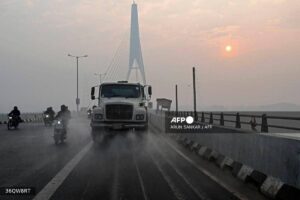 Toxic haze chokes New Delhi as air pollution hits 16 times WHO limit