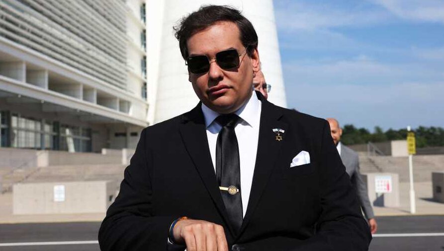 Trump bebaskan bekas ahli Kongres Republikan daripada penjara