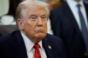 Trump naikkan 10 peratus lagi tarif terhadap Kanada