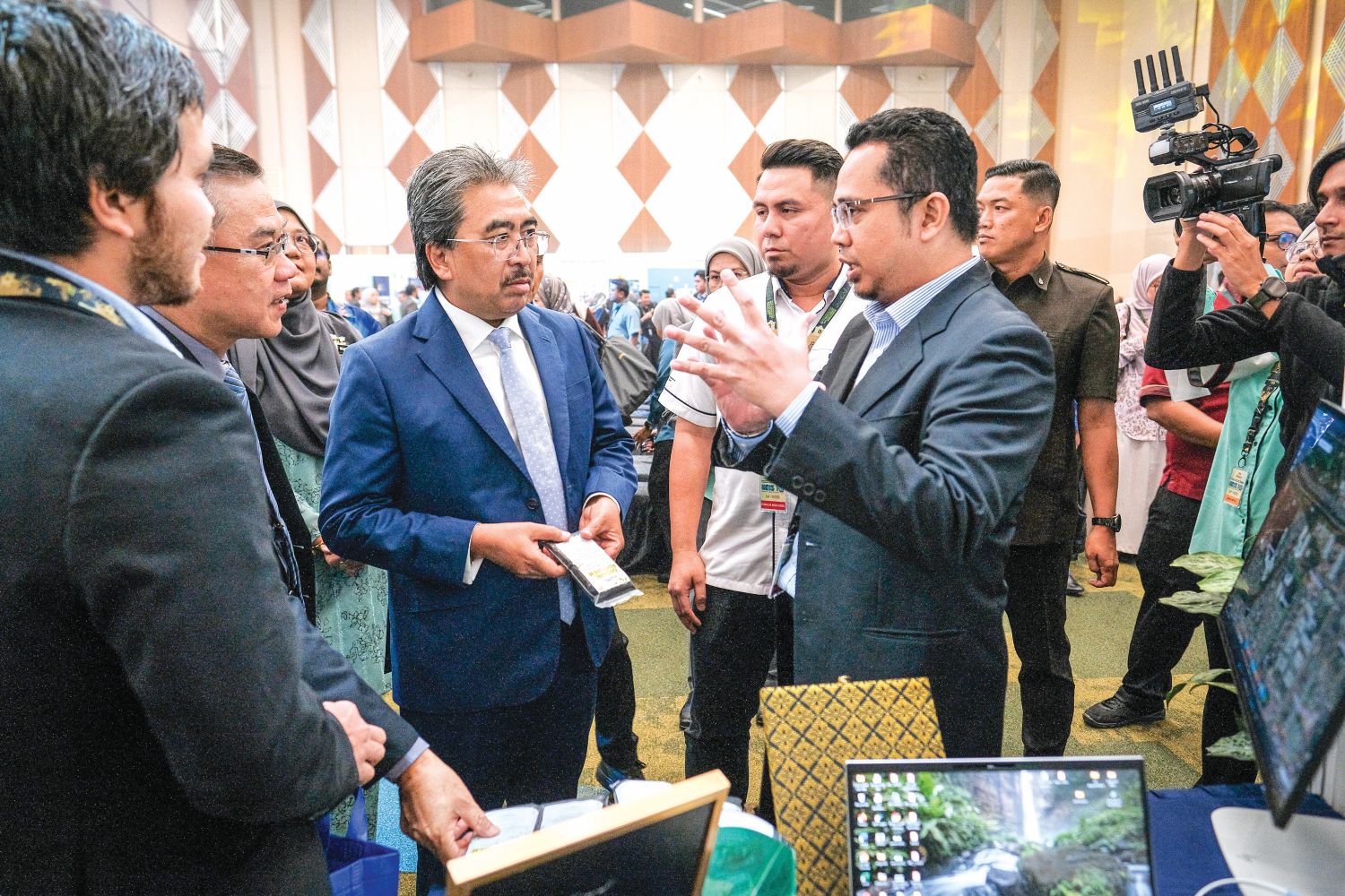 Tumpu usaha kurangkan defisit fiskal negara