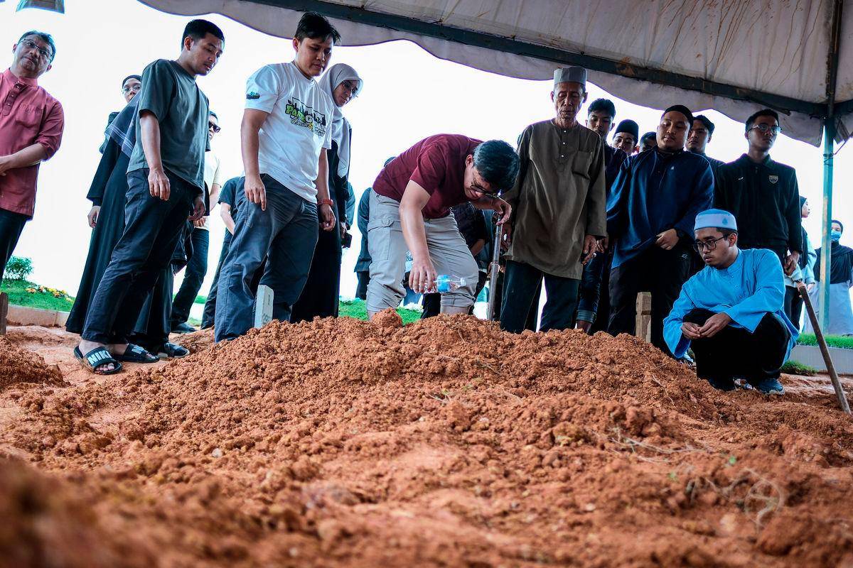 UM student laid to rest as parents serve as mutawifs in Saudi Arabia