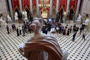 US Senate fails to end shutdown as Trump freezes Chicago transit funds