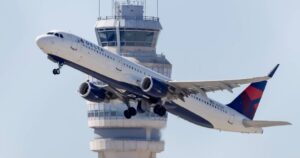 US airline group urges end to govt shutdown, citing aviation risks