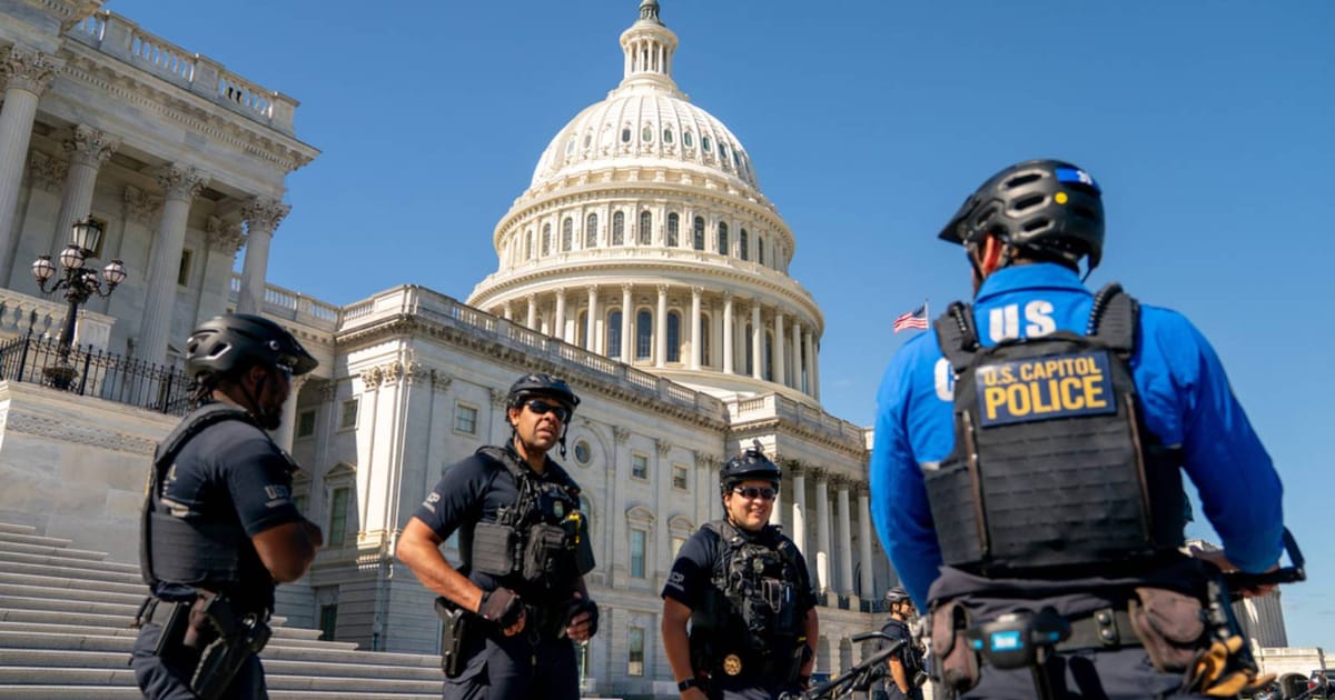 US judge halts shutdown layoffs as Trump threatens 10,000 jobs