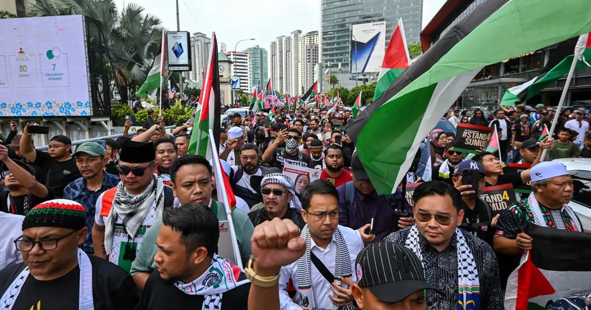 Ultras Malaya march against Israeli actions on GSF